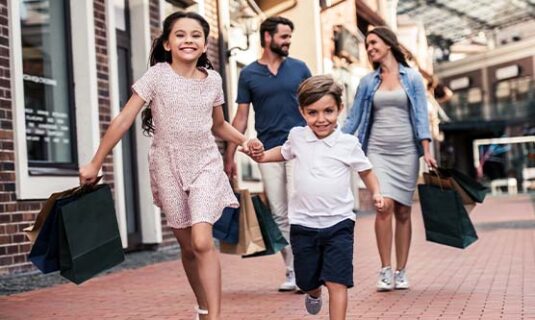 Image of a family shopping for Shop & Dine 4 Autism on April 25, 2023.